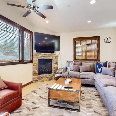Lakeview Townhomes #5 Townhouse